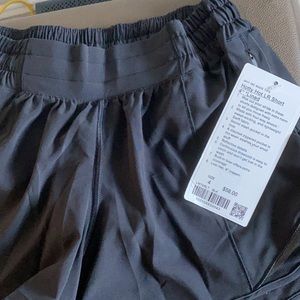 Lululemon Hotty Hot 4” lined shorts